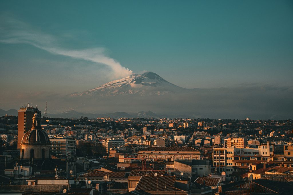 Etna ponovno zaustavila Cataniju